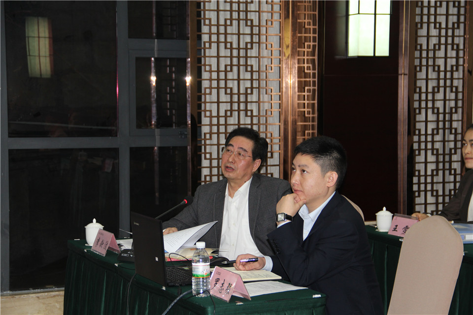 行政会议召开合影