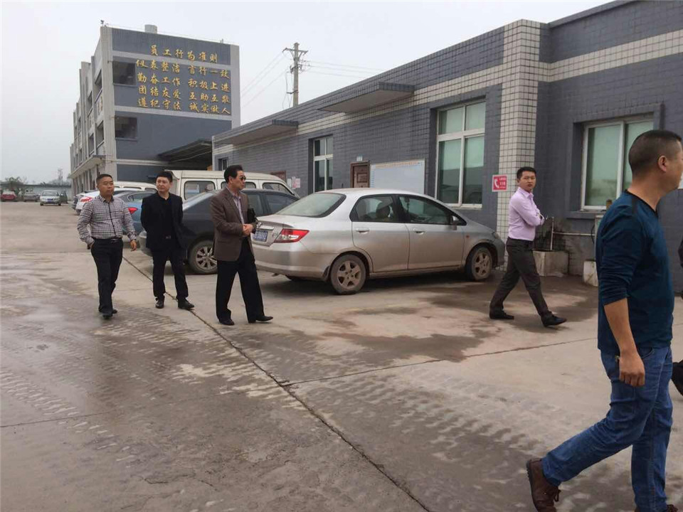 集团组织人员检查各公司卫生