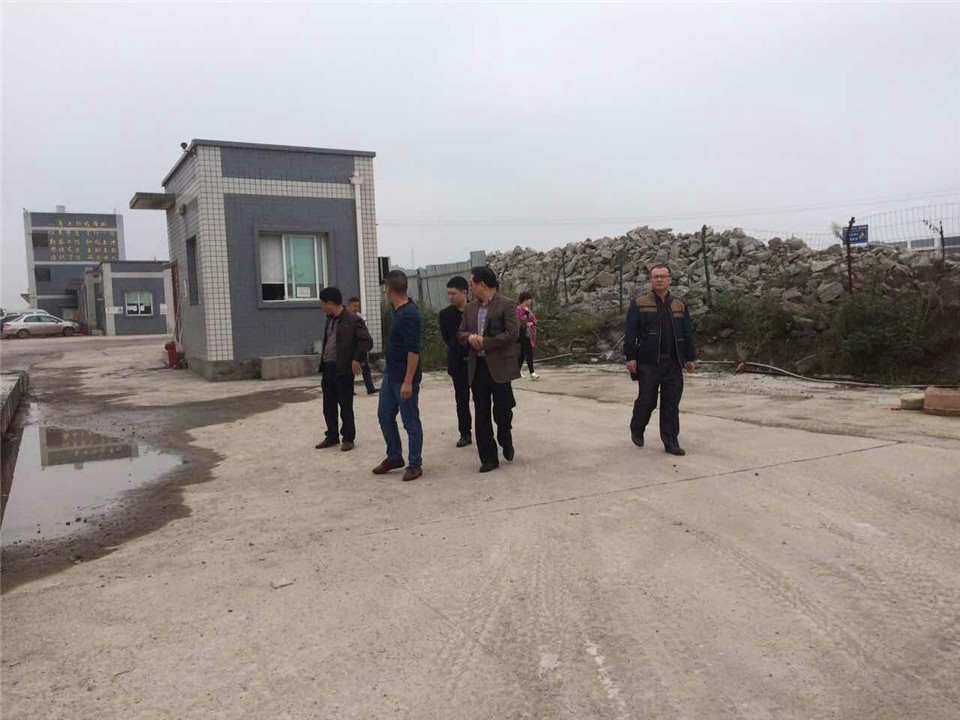 集团组织人员检查各公司卫生