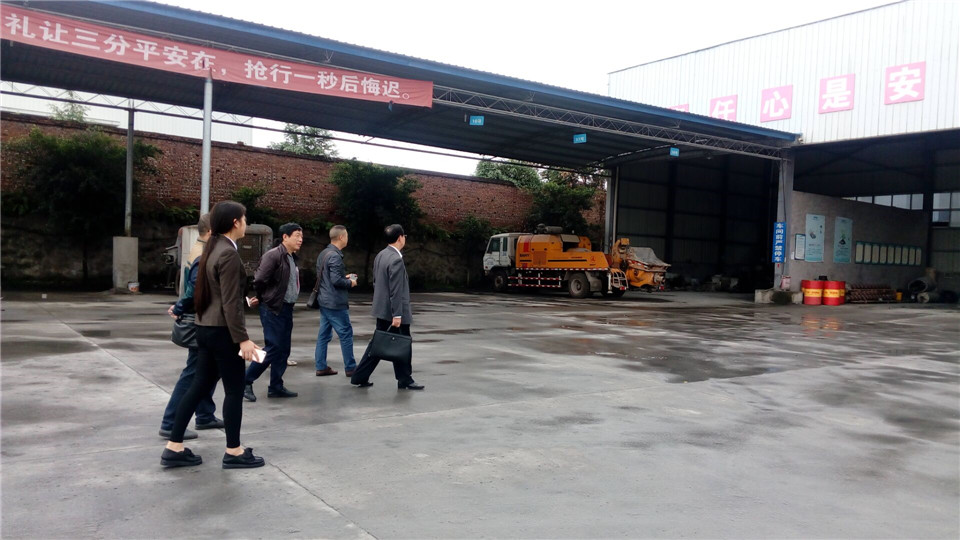 集团组织人员检查各公司卫生